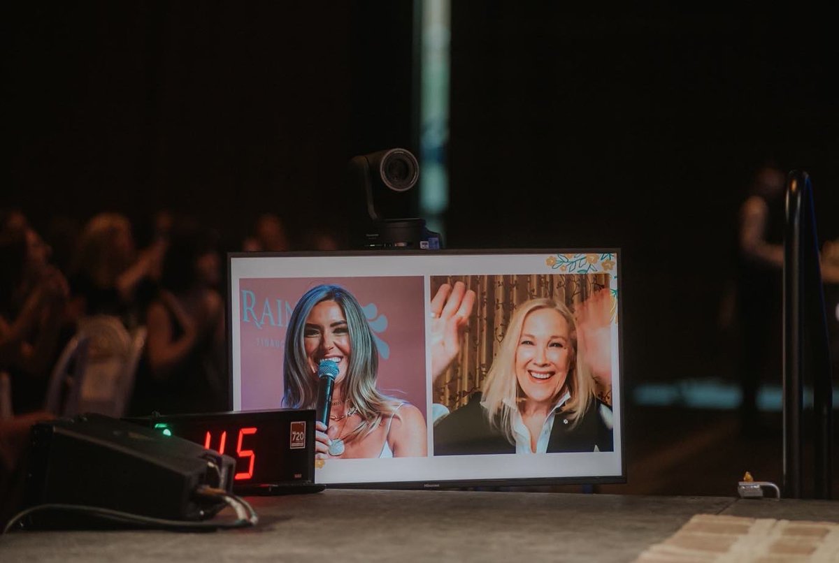 wwgala's tweet photo. What is your favourite Catherine O'Hara movie or show? 🤔🎥

Photo by Emilie Iggiotti at the #WWGala2022! ✨

#CatherineOHara #YEGEvent #EdmontonEvent https://t.co/0HtdeFynk5