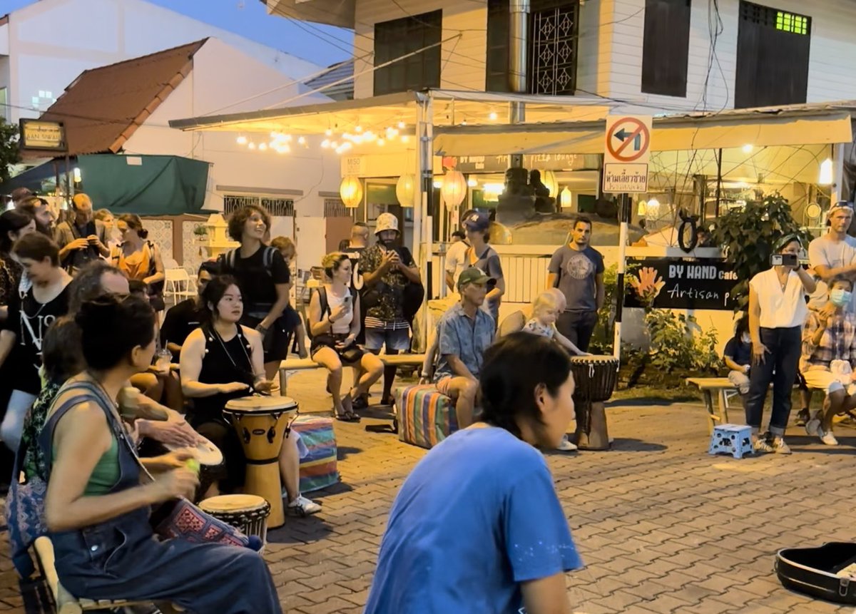 NFT_peer's tweet photo. Street Art Exhibition in Chiang Mai.
👏👏👏 https://t.co/iGhTGEHiIg