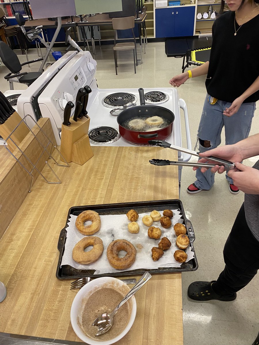 missogordon's tweet photo. Last Friday, our Grade 12 students at @SturgisComp participated in hands on learning as we learnt the process of bannock making. This was the perfect way to conclude our reading and viewing of @IndianHorseFilm #studentfocus #handsonlearning #gssd @GSSD204 https://t.co/1yy78Z48er