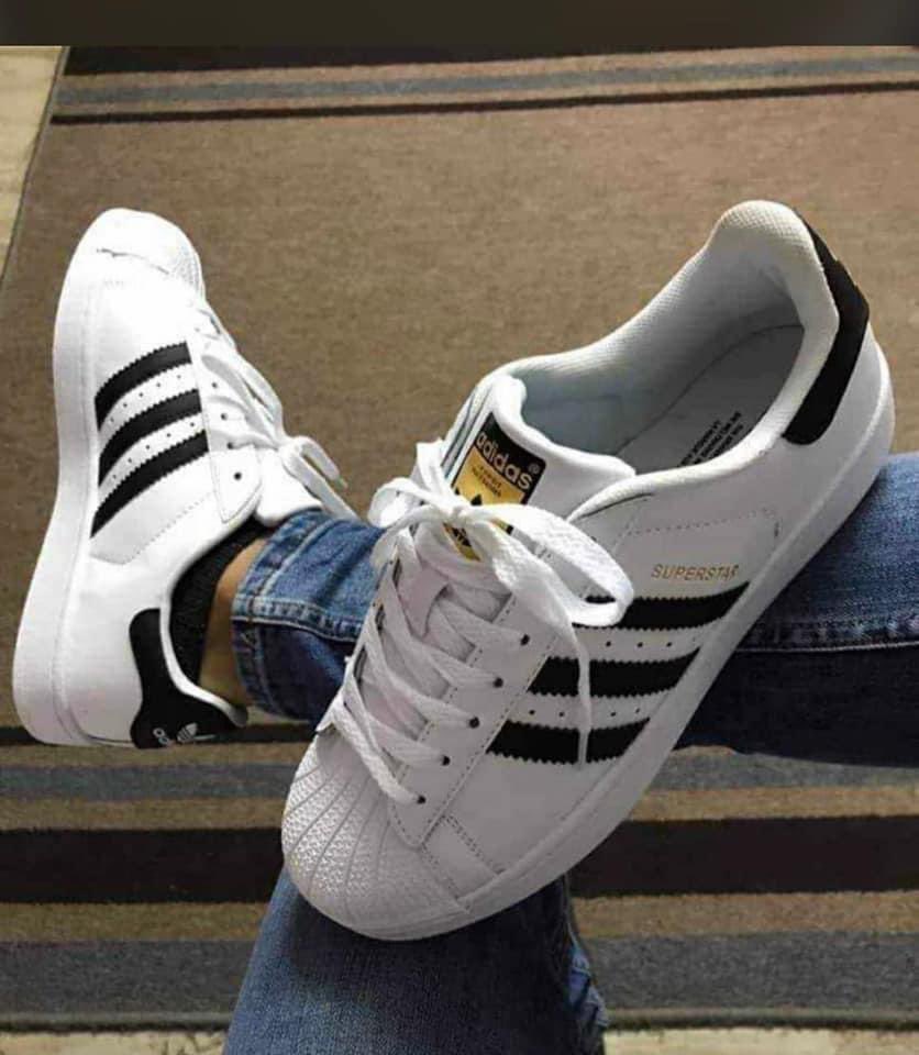 Leon_store1's tweet photo. Available now with box📦🔥
adidas Superstar🤩🤩
Best quality comfy&amp;trendy 
Available now all sizes🖤
Dm to get your piece 💌 https://t.co/gaP6dcfsMg