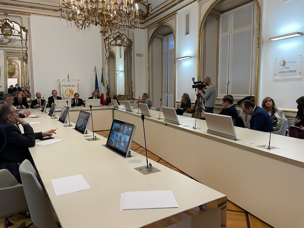 FNOMCeO's tweet photo. #Invisibili: il nuovo spot della FNOMCeO denuncia l’indifferenza della politica di fronte ai problemi del #SSN

Leggi il comunicato stampa ➡️ https://t.co/pTIEY4k9qM https://t.co/U6c76RIV7H