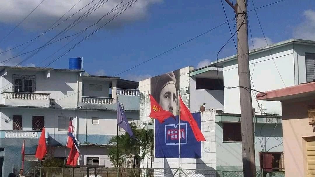 LeodanyMorera's tweet photo. Desarrollado en #SanctiSpíritus acto por el aniversario 52 de la FEEM, presentes autoridades de la Provincia, el municipio, la UJC y la FEEM. #52FEEM #AquíConCuba @ElainePlasenci2 @MEspirituana @AndreiArmasBra6 @AbranSanchez17 🇨🇺 https://t.co/7uF9AURWKe