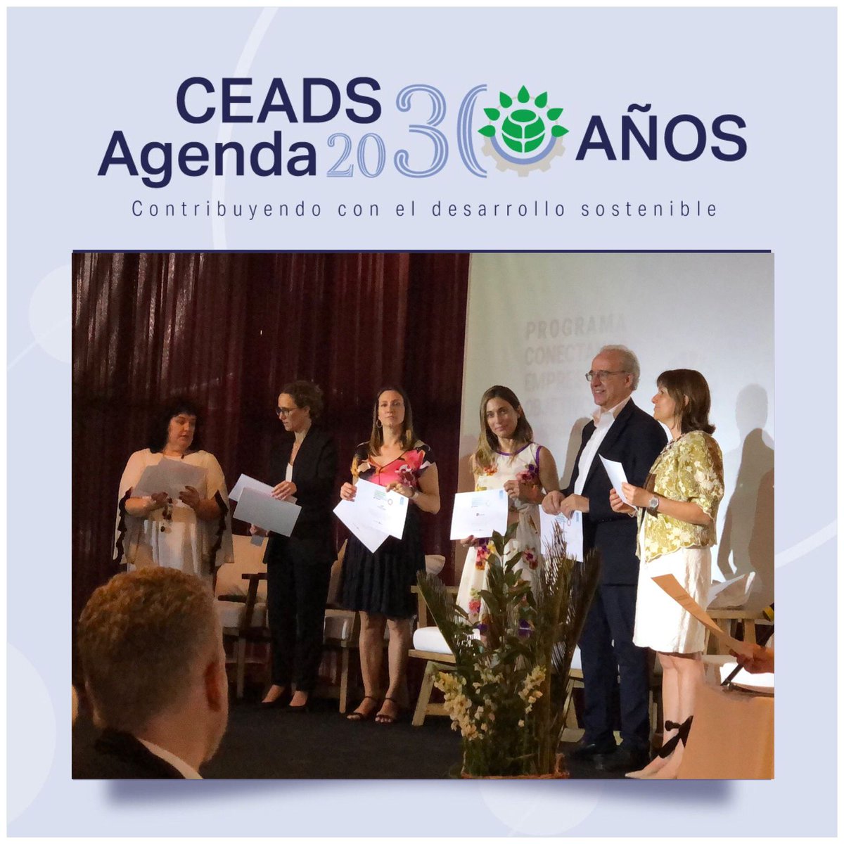 #CEADS30AÑOS Entrega de distinciones a empresas participantes del Programa “Conectando Empresas con los ODS”. A cargo de @SilviaBullaA , Presidente de <a href="/CEADSArg/">CEADS</a> y de <a href="/norbertonacuzzi/">Norberto Nacuzzi</a>, Country Managing Partner de <a href="/EY_Argentina/">EY Argentina</a>