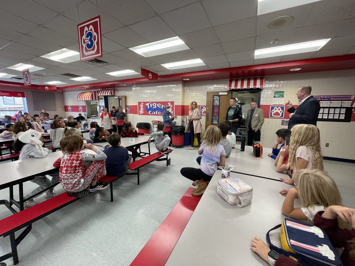 HSESchools's tweet image. It's the season of giving and we're excited to be able to give a lucky R.A.V.E. Review nominee a $100 gift card courtesy of @baileyandwood @REMAXFishers @hsefoundation. Congrats to @hsefoodservices' Raven Ratcliff, our November winner, from @FESTigersHSE t.ly/1baG