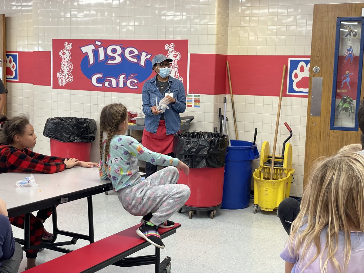 HSESchools's tweet image. It's the season of giving and we're excited to be able to give a lucky R.A.V.E. Review nominee a $100 gift card courtesy of @baileyandwood @REMAXFishers @hsefoundation. Congrats to @hsefoodservices' Raven Ratcliff, our November winner, from @FESTigersHSE t.ly/1baG