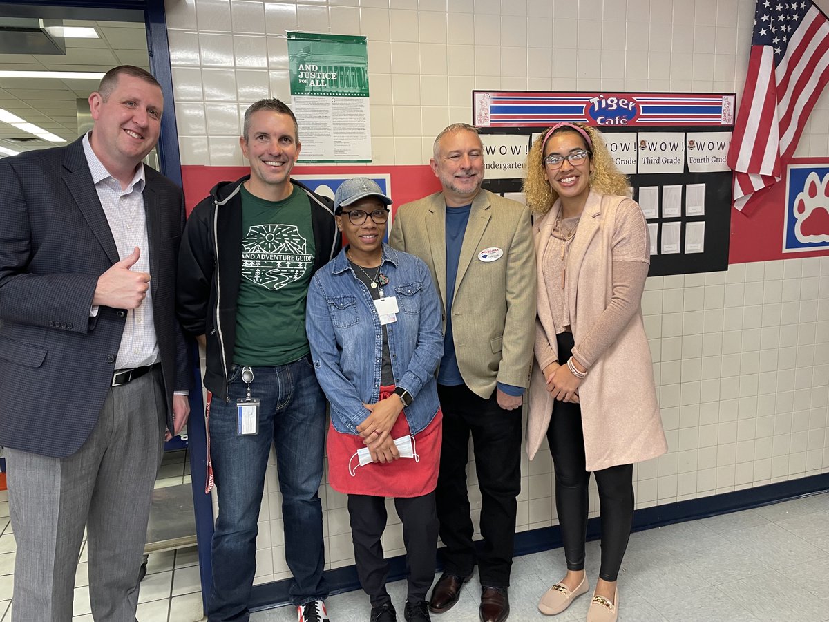 HSESchools's tweet image. It's the season of giving and we're excited to be able to give a lucky R.A.V.E. Review nominee a $100 gift card courtesy of @baileyandwood @REMAXFishers @hsefoundation. Congrats to @hsefoodservices' Raven Ratcliff, our November winner, from @FESTigersHSE t.ly/1baG