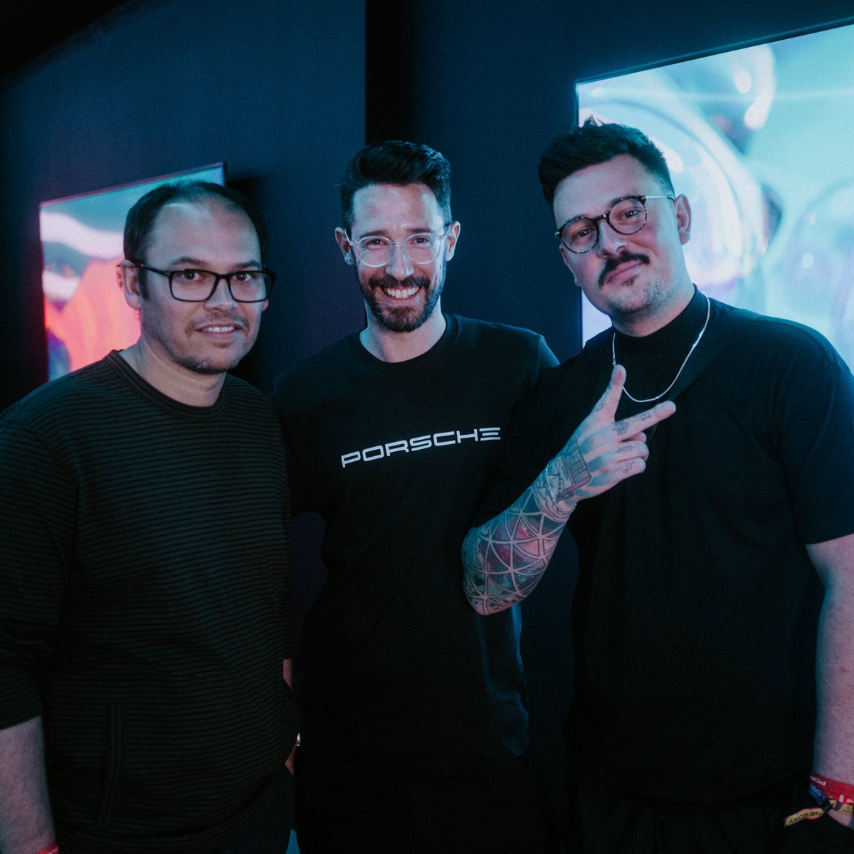 NFT_peer's tweet photo. The digital art exhibition in Miami was another successful promotion and exchange of NFT works.🎉🎉🎉
🔥🏵🎨🎊
@Coinbase_NFT 
@IPFSNFToffice 
@Filecoin https://t.co/JtIo0UgqNJ