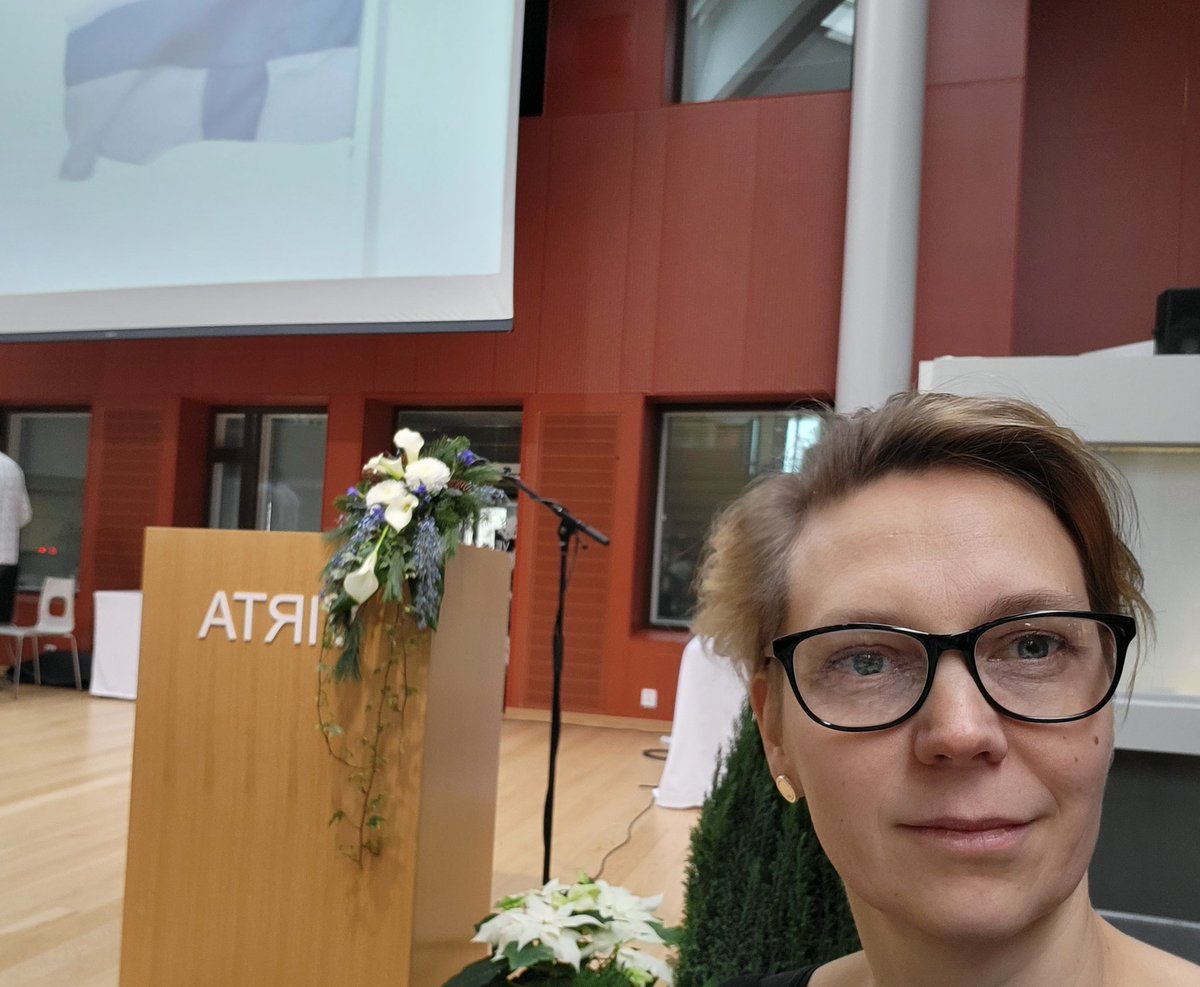AnneleMatintupa's tweet photo. Sain tänään kunnian pitää juhlapuheen @Lempaalankunta itsenäisyyspäiväjuhlassa. Kerroin kylätoiminnan edustavan pienoiskoossa monin tavoin niitä arvoja, jotka ovat suurimmissa vaikeuksissa vahvistaneet yhtenäistä Suomea selviämään itsenäisenä. Yhdessä tekemällä me selviämme.🇫🇮 https://t.co/DpKJoU9BG6