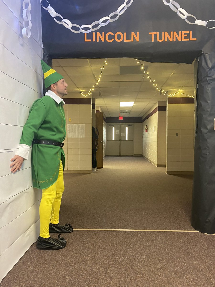RonnieRowell's tweet photo. Coach Law’s classes go all out in ECHS Christmas door contest https://t.co/gEIXYowJdi