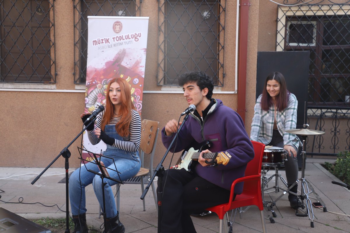 AsbuSks's tweet photo. ASBÜ Müzik Öğrenci Topluluğu tarafından 06/12/2022 tarihinde Kampüste Müzik etkinliği düzenlendi.
@ASBUedu  @asbumuzik https://t.co/FUp2islhbH