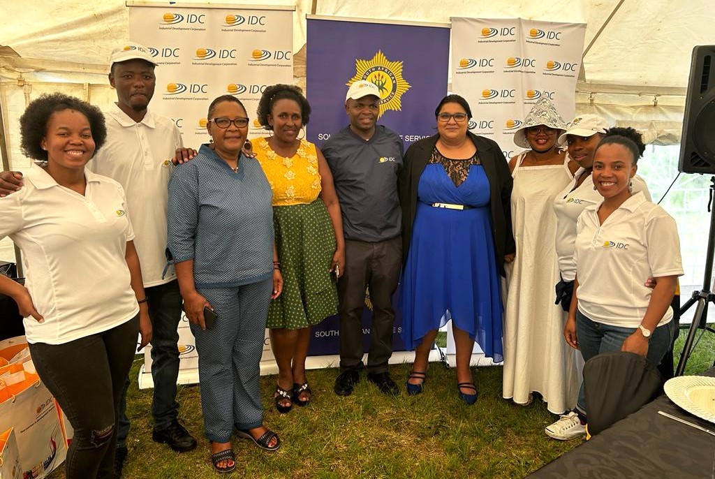 IDCSouthAfrica's tweet photo. We are #InvestedIn caring for our communities.
The #IDCTeam was at New Life Centre for girls in Midrand. The facility houses girls exposed to various forms of abuse. Our contribution of over R1.1 million will help keep the centre operational. #IDCCSI #EndViolenceAgainstWomen https://t.co/wYNakqSan8