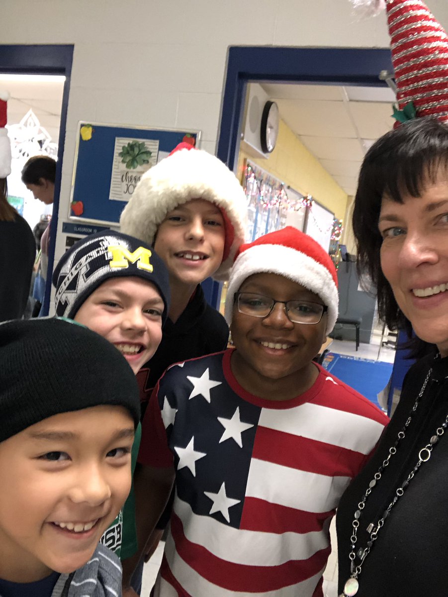 btomasek18's tweet photo. Happy Hat day @ParkViewCCSD89 https://t.co/dAp5LUJxcU