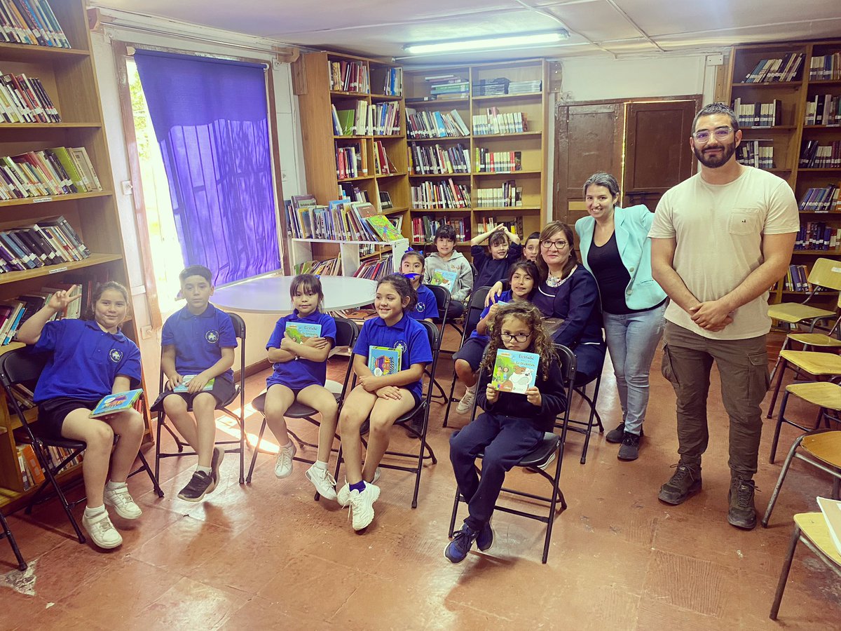 MiNICAD_Chile's tweet photo. Hoy gracias a la colaboración con la Ilustre Municipalidad de Curacaví y su Biblioteca Municipal, desarrollamos un nuevo cuenta cuentos de nuestro libro de divulgación científica “Bartolo duda de: La Evolución”. 😁

@municuracavi @centrosanid @min_ciencia @explora_cl https://t.co/jIn3aaenca