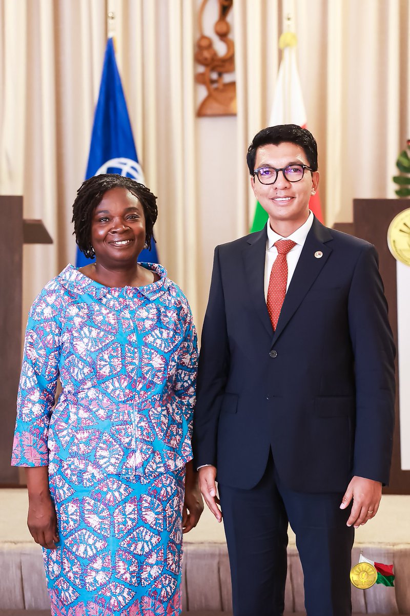 C’est avec grand plaisir que j’ai reçu ce matin Madame <a href="/VictoriaKwakwa/">Victoria Kwakwa</a> VP de la <a href="/WB_Madagascar/">Banque mondiale Madagascar</a>. Nous avons une ambition commune pour #Madagascar : mettre fin à la pauvreté et promouvoir une prospérité partagée en nous appuyant sur le potentiel incommensurable du pays.
