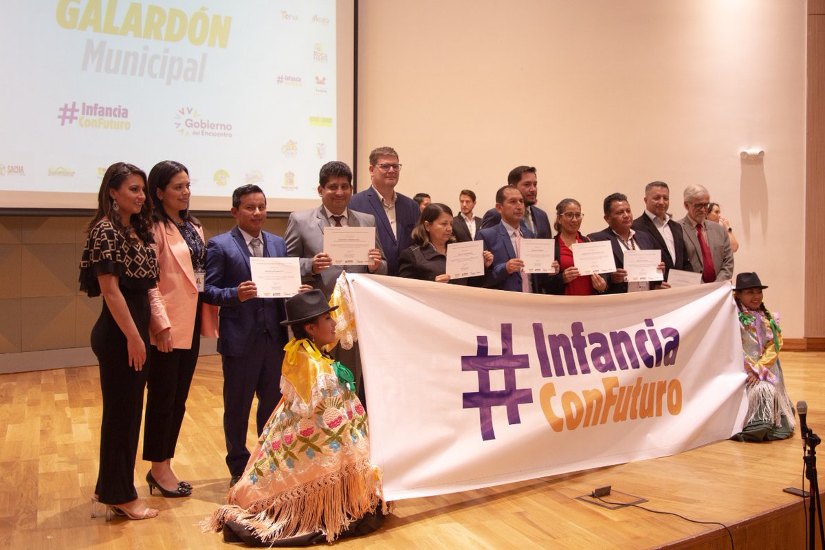 GADRocafuerte's tweet photo. 🙌Como reconocimiento al trabajo en materia de prevención y reducción de la desnutrición crónica infantil recibimos el “Galardón🏅 por una Infancia con Futuro”, otorgado por la @InfanciaEc . https://t.co/KU7EleWTyb