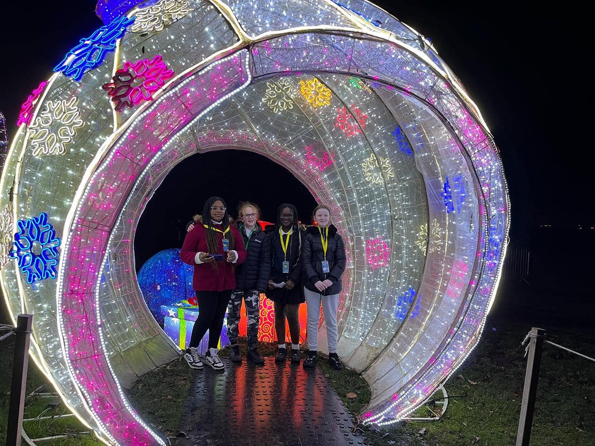 manchesteryz's tweet photo. ✨✨ Look at those Christmas Lights! ✨✨
Thank you so much to @manchestercitycouncil for donating tickets to @lightopiafestival. Our members loved walking around and looking at the beautiful lights. 🎇🎆

#2022OurYear #MYZMagic https://t.co/Zq2xIQfo4N
