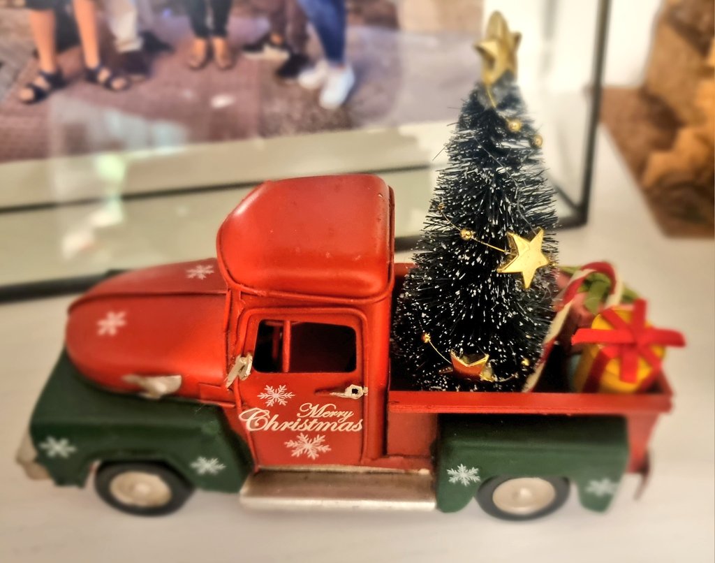 chav_ant's tweet photo. Empiezo oficialmente mi #Navidad🎄

Tengo que decir que me encantan estos detalles y estampas navideñas 
(@LAESTEPENA) https://t.co/s5s4tRtBjY