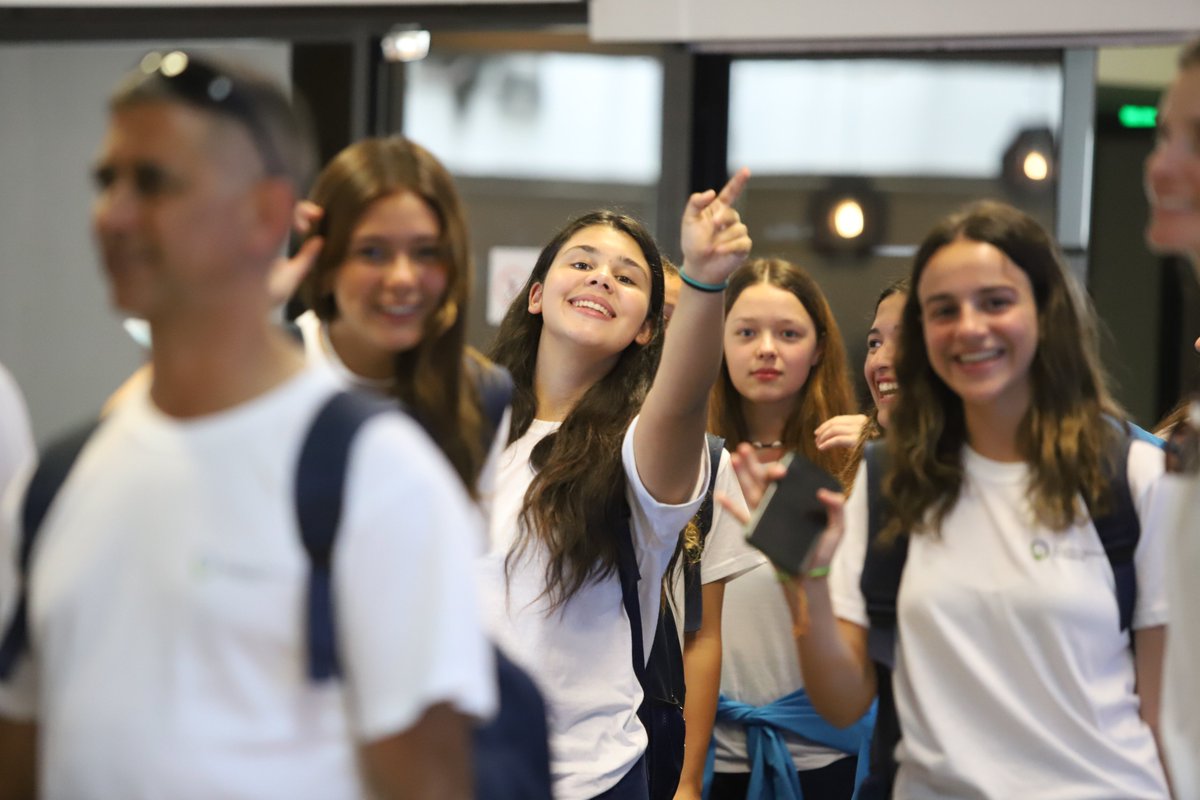 escolaresASU's tweet photo. #JSEPy🇵🇾 #Asu2022🤩

#Uruguay 🇺🇾 nomá 🙌🏻 

La Delegación Charrúa pisa fuerte suelo guaraní para estos Juegos Sudamericanos Escolares Asunción 2022.

#VosTambiénJugás🫵🏻 https://t.co/tD78wfthJ5