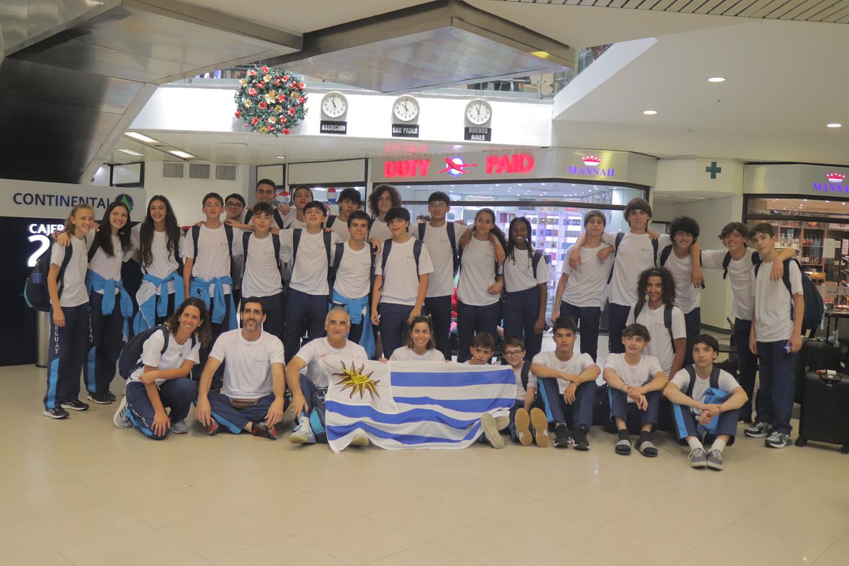 escolaresASU's tweet photo. #JSEPy🇵🇾 #Asu2022🤩

#Uruguay 🇺🇾 nomá 🙌🏻 

La Delegación Charrúa pisa fuerte suelo guaraní para estos Juegos Sudamericanos Escolares Asunción 2022.

#VosTambiénJugás🫵🏻 https://t.co/tD78wfthJ5