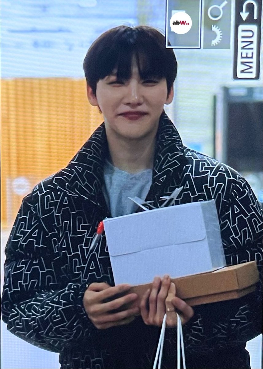 ABoutWOONG's tweet photo. 221206 퇴근

#전웅 #에이비식스 #AB6IX #JEONWOONG #WOONG https://t.co/LfKOc2wNh8