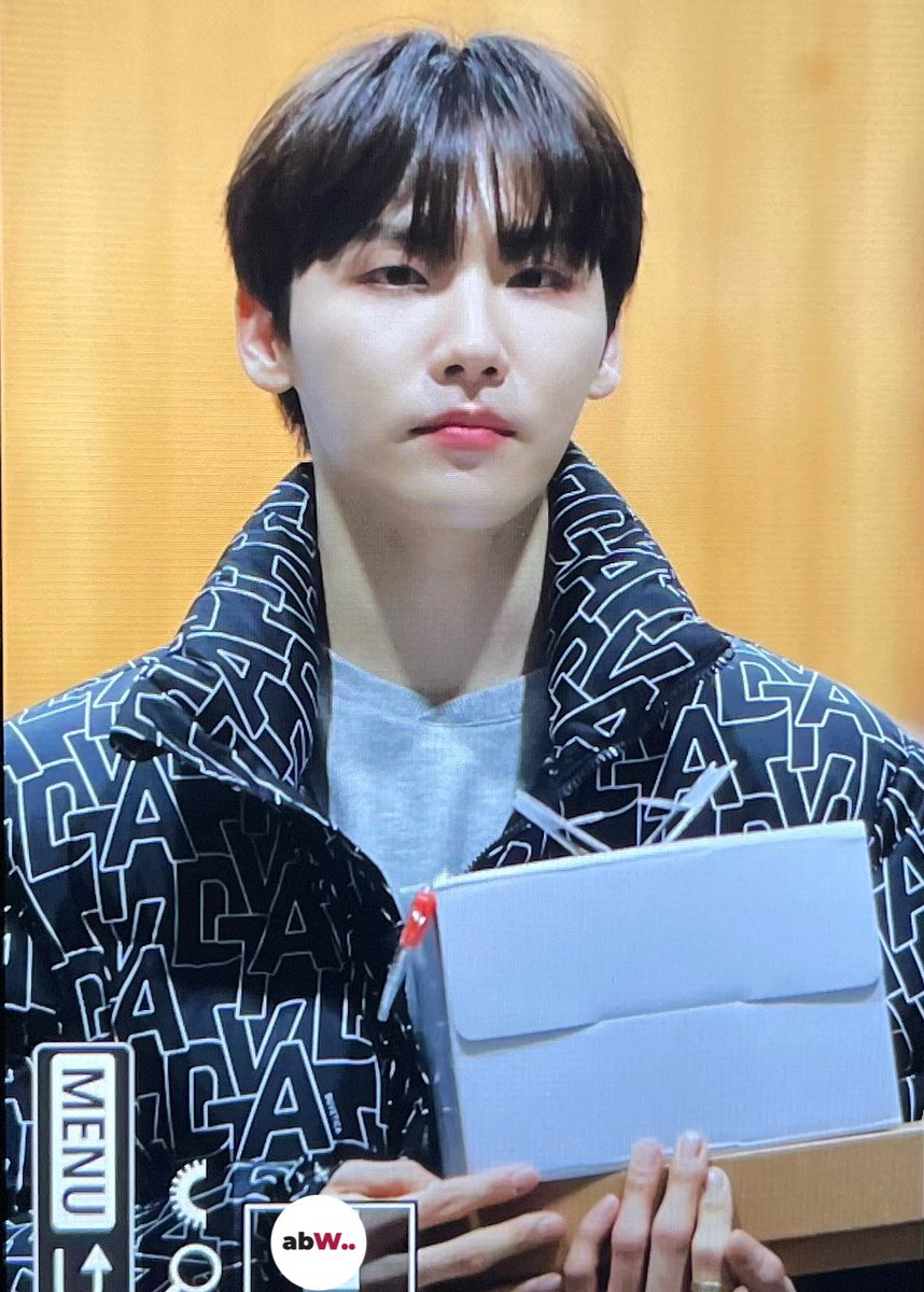 ABoutWOONG's tweet photo. 221206 퇴근

#전웅 #에이비식스 #AB6IX #JEONWOONG #WOONG https://t.co/LfKOc2wNh8