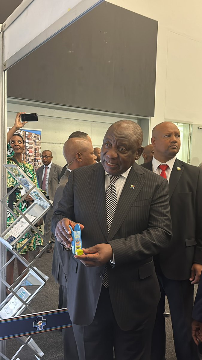 UCT MedTech had the honour of meeting with President <a href="/CyrilRamaphosa/">Cyril Ramaphosa 🇿🇦</a> and Minister of Higher Education <a href="/DrBladeNzimande/">Prof Blade Nzimande</a> at #WSF_ZA2022. Thrilled to be sharing our innovation! 

<a href="/SudeshSivarasu/">Sudesh Sivarasu</a> <a href="/dsigovza/">DEPARTMENT OF SCIENCE & INNOVATION</a> <a href="/UCTHealthSci/">UCT Health Sciences</a> <a href="/UCT_HUB/">UCT Human Biology</a> @UCT_VC