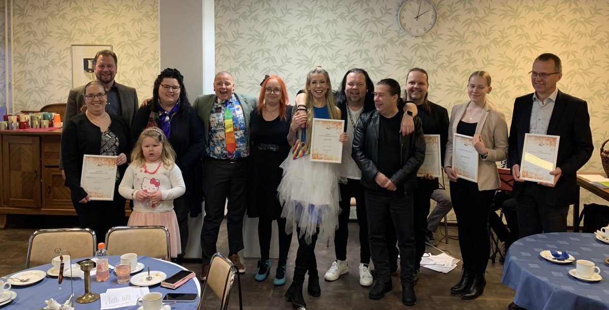 AnttiPeltola_'s tweet photo. Nyt oli koolla hieno joukko. Jaoimme kaupungin tunnustukset vuonna 2022 ansioituneille. Lämpimät onnittelut kaikille🇫🇮 #KylmäkoskenJauhemaalaus #AkaaPride #ToijalaWorks #AinoVaittinen #JakesBluesBand #Akaa #Pirkanmaa https://t.co/CATS2jZfsd
