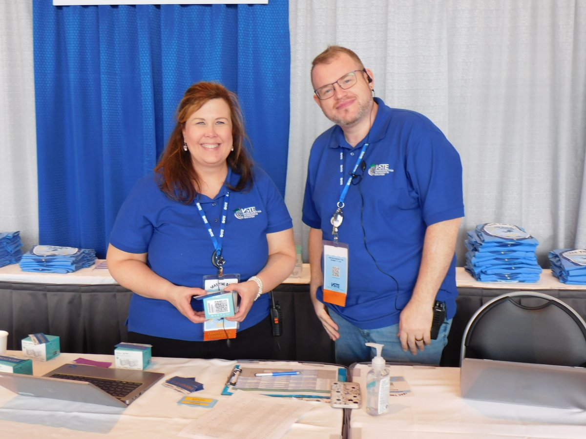vste's tweet photo. Our #VSTE22 Conference couldn't happen without the work of our committee members. Shout out to our volunteers and gifting team for coordinating all of our amazing volunteers AND coordinating gifts for our presenters! https://t.co/HdGMxy7Gjo