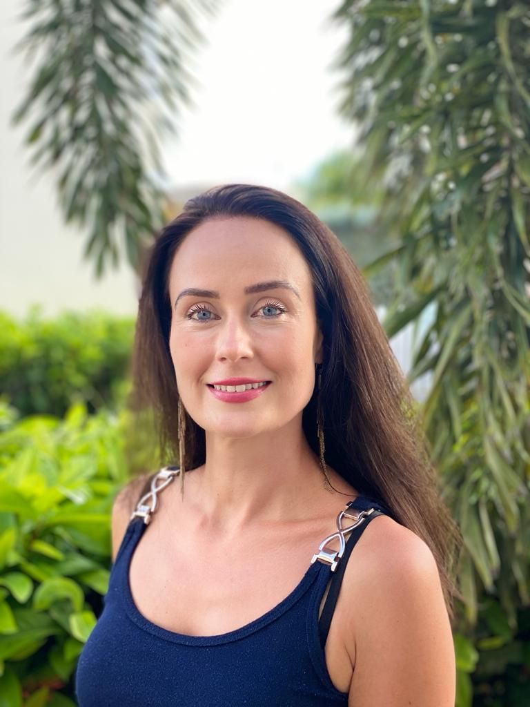 marketwrite's tweet image. "Judith, hoe woon je dan op Curaçao?" Nou, zo dus! Even wat shots van ons huis op een heerlijk, relaxed resort op ons prachtige eiland.⁠ En het leuke is: deze woning is NU in de verhuur. Want: wij hebben inmiddels een tweede woning op Curaçao 🎉.⁠ Check: airbnb.nl/rooms/52540897