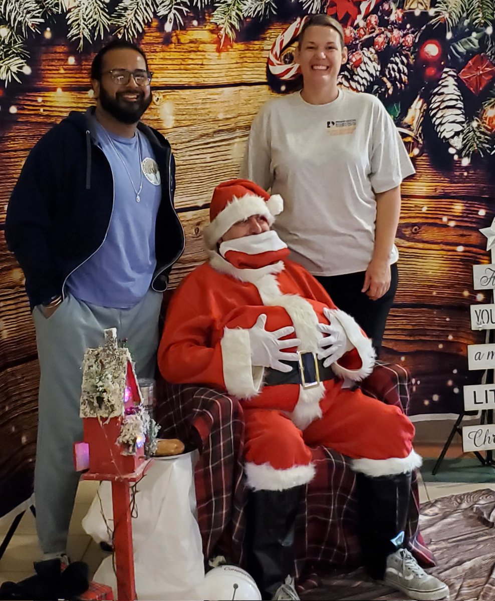 laspongehunters's tweet photo. The Louisiana sponge hunters enjoying a little holiday cheer!
https://t.co/JSEFTRIhso
#spongeresearch https://t.co/AwWTn4bRIv