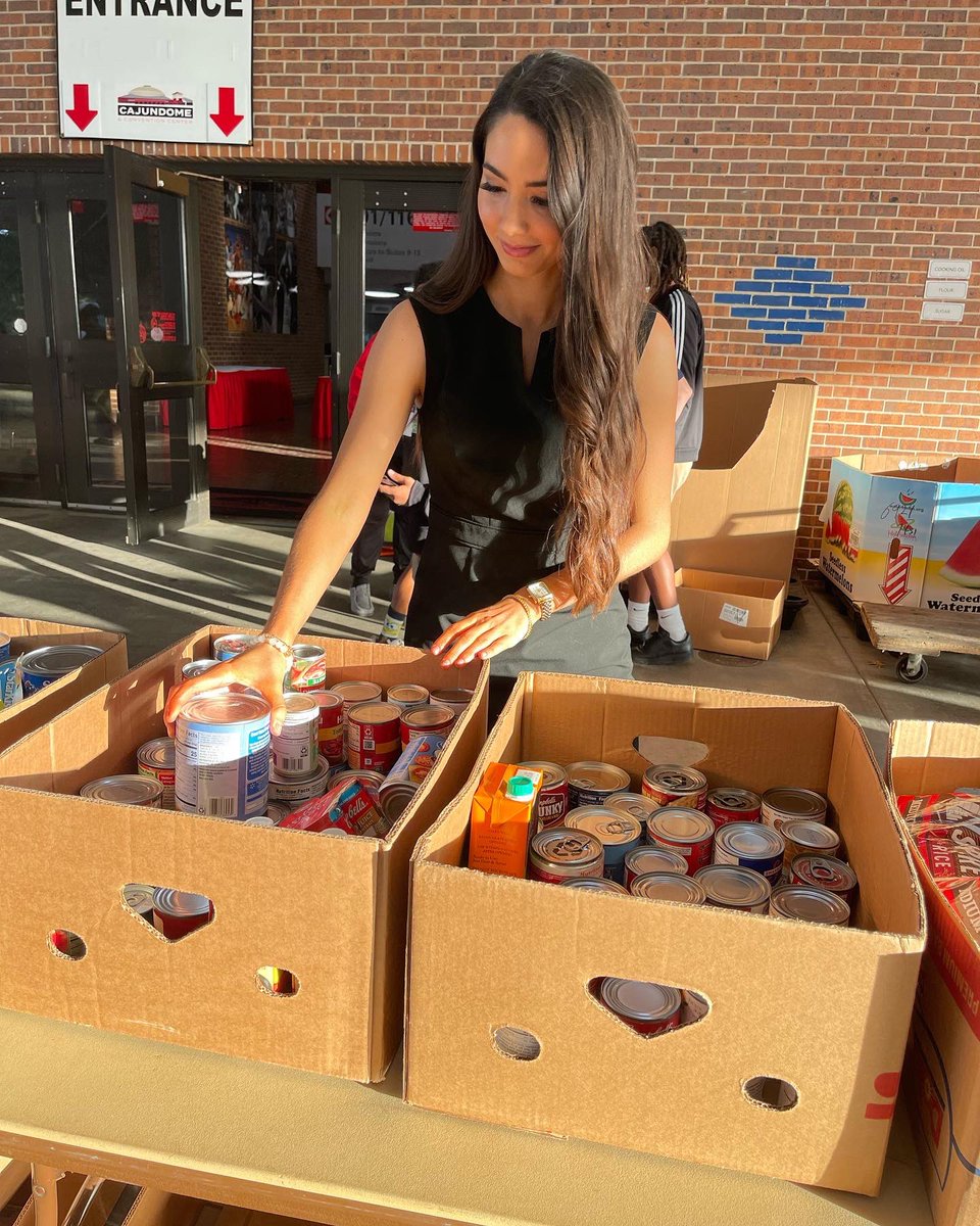 SMastersKLFY's tweet photo. The 36th Annual @KLFY Food For Families Food Drive is TODAY! Your gifts of non-perishable food can be donated @cajundome or any of the over 20 drop locations throughout Acadiana. @GeraldGruenig #klfytv #catholiccharitiesofacadiana #foodnet #cajundome #lafayette #acadiana #donate https://t.co/YKdqBc6kAH