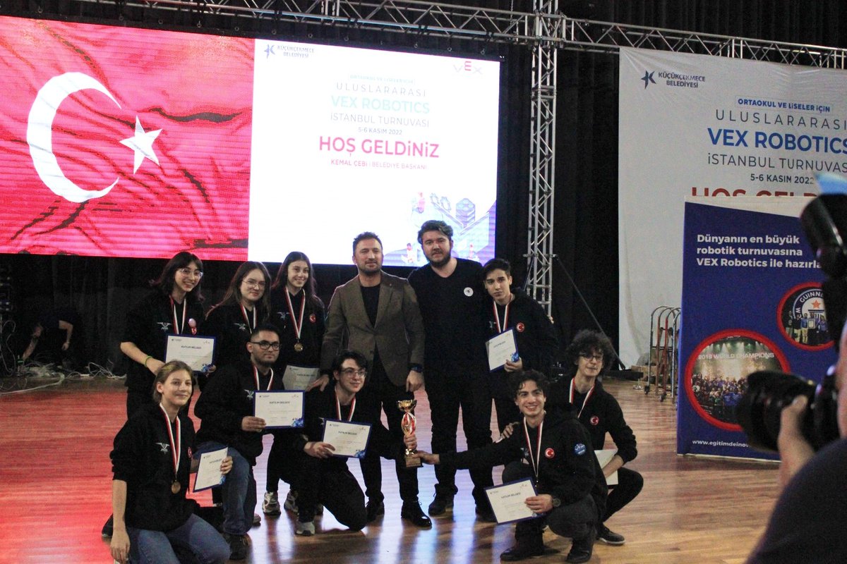 5-6 Kasım Küçükçekmece'de oluşan Vex Robotics turnuvasında aldığımız Build Award kupamız🏆 #vexspinup #mvr #educatrobotics