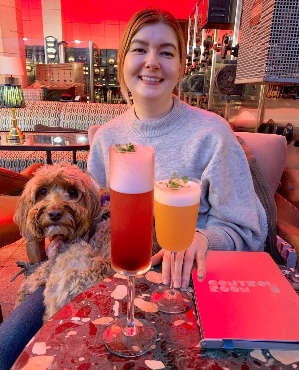 BatterseaPwrStn's tweet photo. One for me and one for my hooman, paw-lease ๐น
@lady_the_springerdoodle on Instagram ๐ท
#BatterseaPowerStation #ControlRoomB #DogFriendly #Cocktails https://t.co/x1iNWVxREB