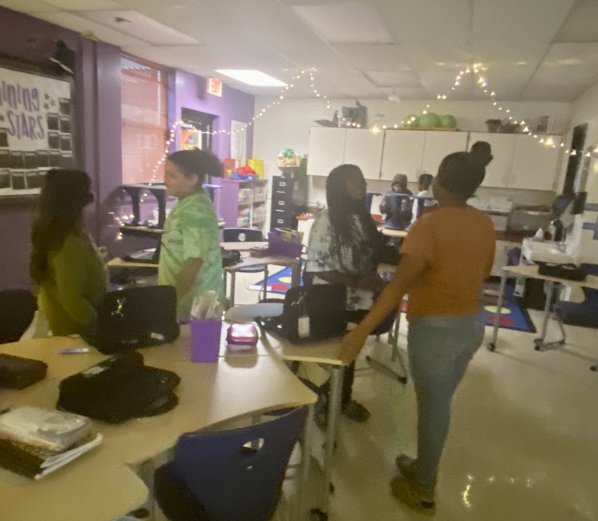MWSmith5of6's tweet photo. My @STEAMatOakdale Dragons focused on #LeaderIn Me Habit 5 today as we practiced listening to each other! We discussed how “being present” is the best gift you can give. https://t.co/MsJdnShNQ8
