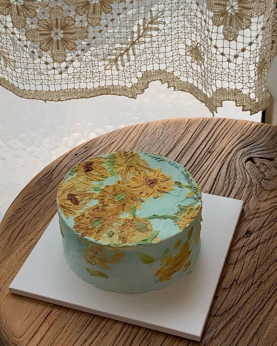 softdeIicacy's tweet image. vincent van gogh and claude monet inspired cakes;