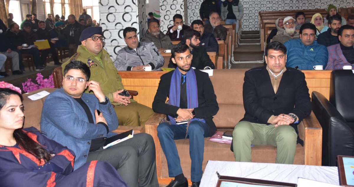 Junaid_Mattu's tweet photo. As part of the ongoing #MyTownMyPride2 initiative, held a meeting with Hon’ble Corporators, Visiting Officers for MTMP2 and various HoDs in the presence of Principal Secretary HUDD at SMC Council Hall today.

Various aspects of #Srinagar’s development and growth discussed. https://t.co/m7m7IQmmtj