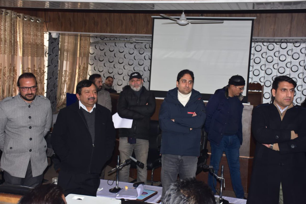 Junaid_Mattu's tweet photo. As part of the ongoing #MyTownMyPride2 initiative, held a meeting with Hon’ble Corporators, Visiting Officers for MTMP2 and various HoDs in the presence of Principal Secretary HUDD at SMC Council Hall today.

Various aspects of #Srinagar’s development and growth discussed. https://t.co/m7m7IQmmtj