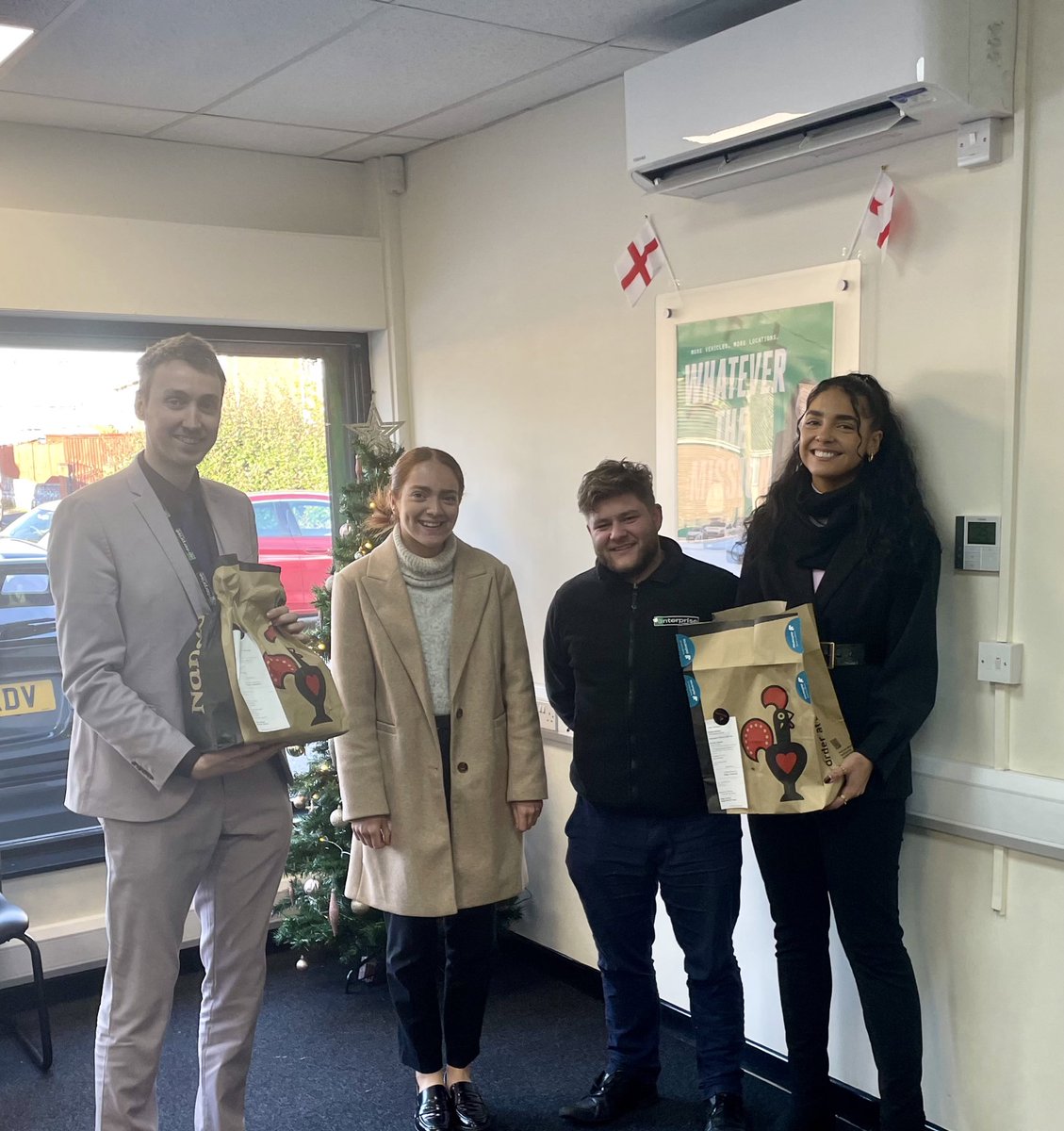 Celebrating GROWTH at U2G4 today! Number 1 on Growth Dashboard for November, so proud of this team!🥳 big thanks to our <a href="/ebarnesy/">emma barnes</a> for the Nando’s!✨