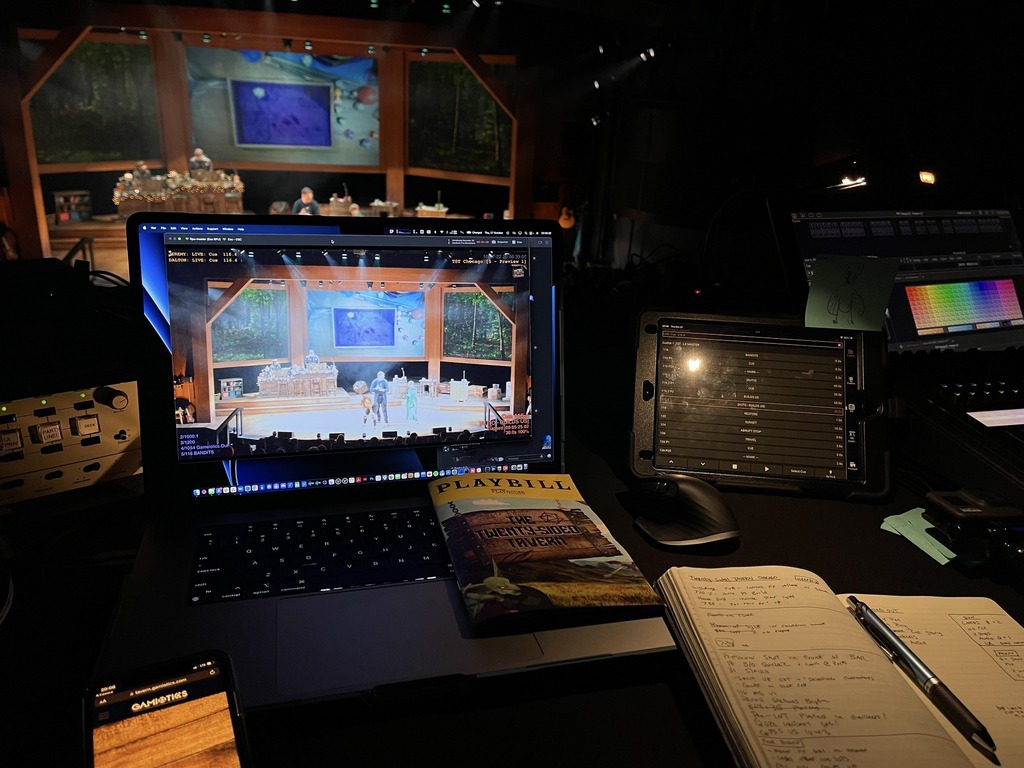 If you haven't checked out <a href="/getvorapp/">Vor</a>  yet, you totally should. An amazing tool for note taking, documentation, problem solving, and more. Here it is in action last month at @twentysidedtavern  during one of our preview performances. 

getvor.app 

💡💡💡
#light…