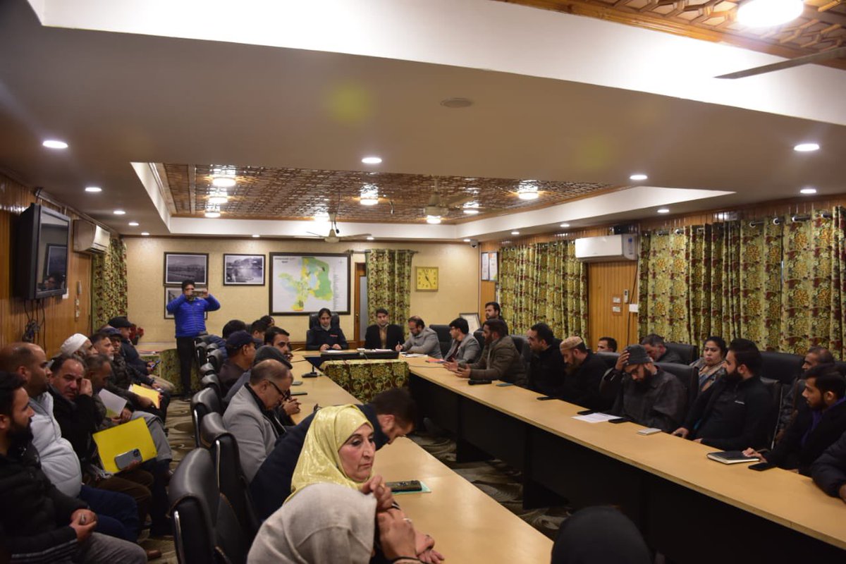 Junaid_Mattu's tweet photo. As the concluding event for #MyTownMyPride2 in Srinagar, chaired a consultative meetings with Chief Secretary Dr. Arun Kumar Mehta Sb, Principal Secretary Dheeraj Gupta Sb, Hon’ble Corporators, Senior Officers and Community Representatives and stakeholders at SMC Office #Srinagar https://t.co/TNiTnx5tkb