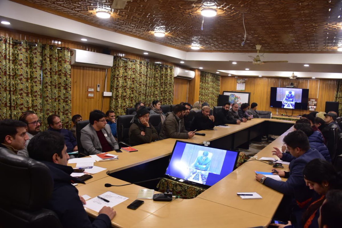 Junaid_Mattu's tweet photo. As the concluding event for #MyTownMyPride2 in Srinagar, chaired a consultative meetings with Chief Secretary Dr. Arun Kumar Mehta Sb, Principal Secretary Dheeraj Gupta Sb, Hon’ble Corporators, Senior Officers and Community Representatives and stakeholders at SMC Office #Srinagar https://t.co/TNiTnx5tkb