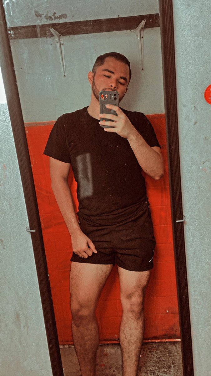 MarcosVLara's tweet photo. Se hizo el entrenamiento del día
#Crosffit #CrossfitBoy #Fitness #Bear #BearBoy #MexicanBoy #Barba #Piernas #PiernasVelludas #GayBoy https://t.co/rHSh5jRTA3