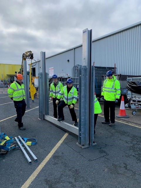 BarryKillnerEA's tweet photo. Our @EnvAgencyMids new starters from our #Worcestershire and #Gloucestershire field teams attended #demountable &amp; #temporary #flood #barrier training today in #Kidderminster #Winterready #Resilience #TeamEA https://t.co/HjvtqJkPna