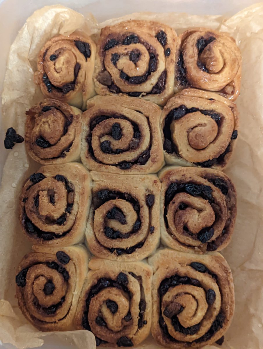 Week 11 was Josh's bake and the two-time champion got busy with the yeast and made some fruity Chelsea Buns which were absolutely delicious #buns #baking #BakeOff