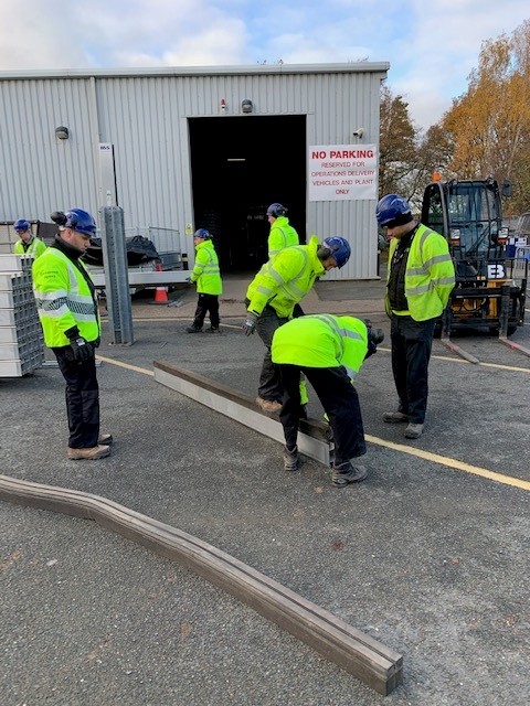 BarryKillnerEA's tweet photo. Our @EnvAgencyMids new starters from our #Worcestershire and #Gloucestershire field teams attended #demountable &amp; #temporary #flood #barrier training today in #Kidderminster #Winterready #Resilience #TeamEA https://t.co/HjvtqJkPna