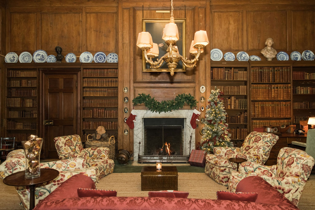 Our final guided Christmas house tour of 2022 with Lavinia Wells is taking place this Sunday at 2.30pm.
We still have some spaces available and will include a guided history tour of the house followed by a glass of mulled wine and mince pie.

Book here: bit.ly/3uuI4Cm