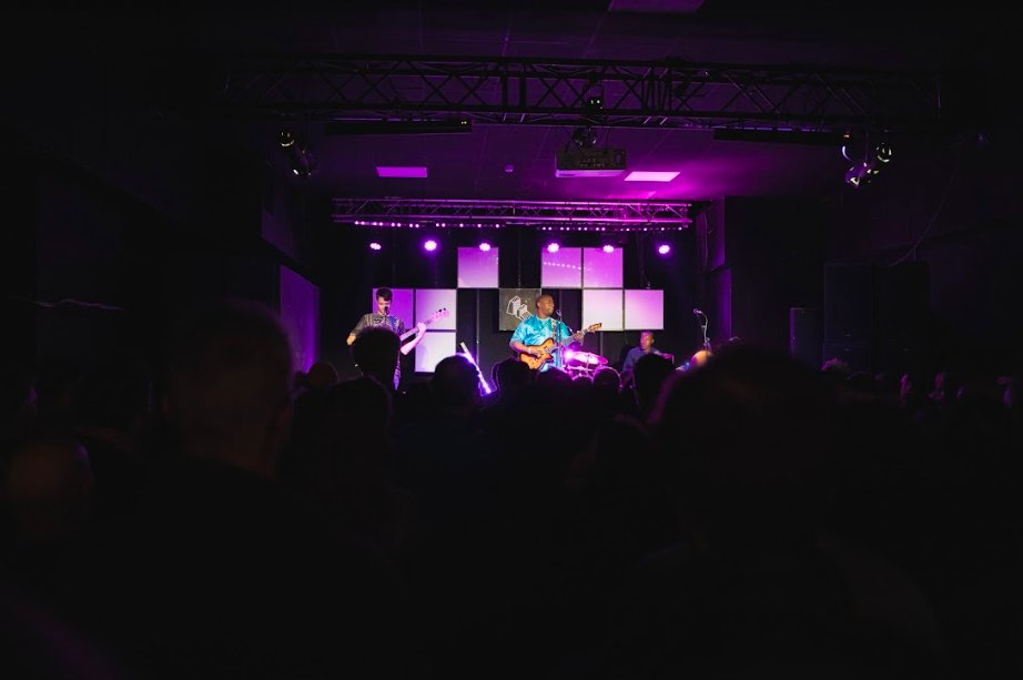 africaoye's tweet photo. Last month, a magical show with the legendary Malian singer, songwriter & guitarist @Vieuxfarkatoure, often referred to as “The Hendrix of the Sahara”.
Captured by Caitlin Sullivan at @future_yard
@MELLOWTONEclub #Oye30 https://t.co/3N7oqx2ui8