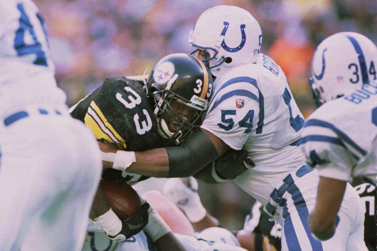 HeadAndBrain's tweet photo. In Football, His Job Was to ‘Seek and Destroy.’ Now He’s Paying For It. https://t.co/qoQnnEi30W - Jeff Herrod once played in an NFL game after half of his body went numb. Thirty years later, every day is a battle: “I can’t even put my shoes on.”

#FootballRisks #FootballIssues https://t.co/6PkHPzEzDR