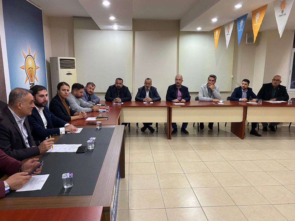 SahinCetin01's tweet photo. Haftalık olağan Yönetim Kurulu toplantımızı gerçekleştiriyoruz.
Hayırlara vesile olsun inşallah. https://t.co/aoI33VxfDH