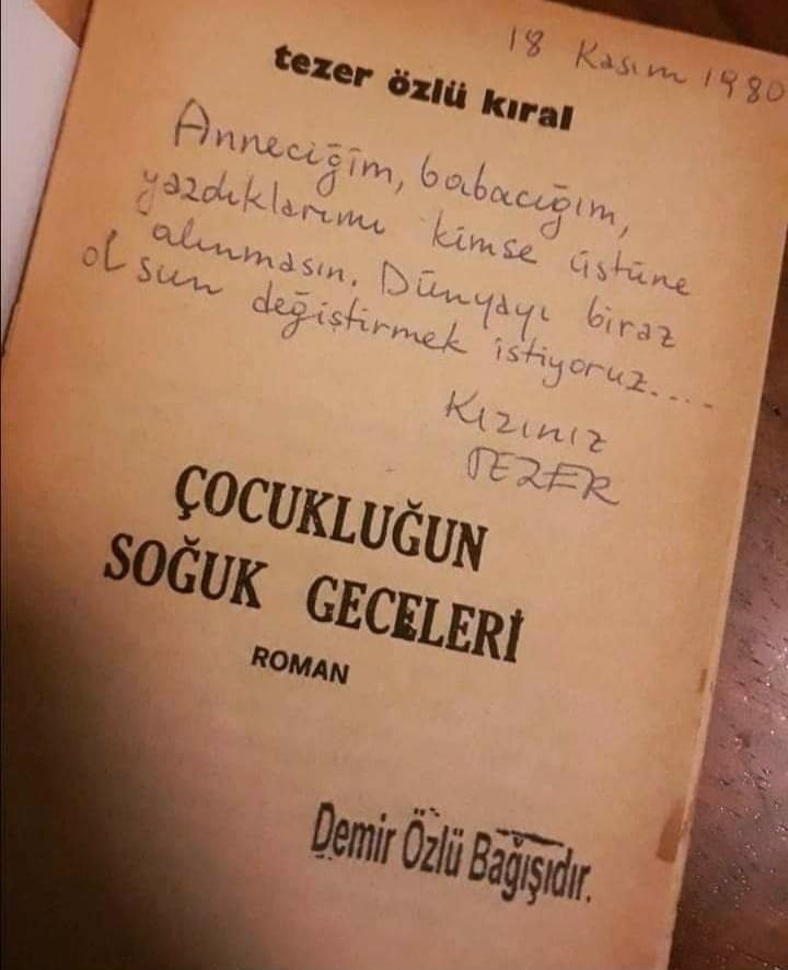 Tezer Özlü'den ailesine:

"Anneciğim, babacığım, yazdıklarıma kimse alınmasın. Dünyayı biraz olsun değiştirmek istiyoruz."
(18 Kasım 1980)